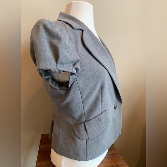 BCBG Maxazria cap sleeve “coco” suit - Picture 4 of 12